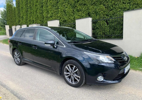 Toyota Avensis cena 35547 przebieg: 212000, rok produkcji 2014 z Jasło małe 191